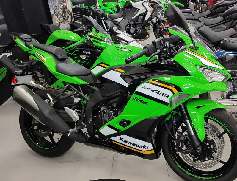 KAWASAKI ZXR-4