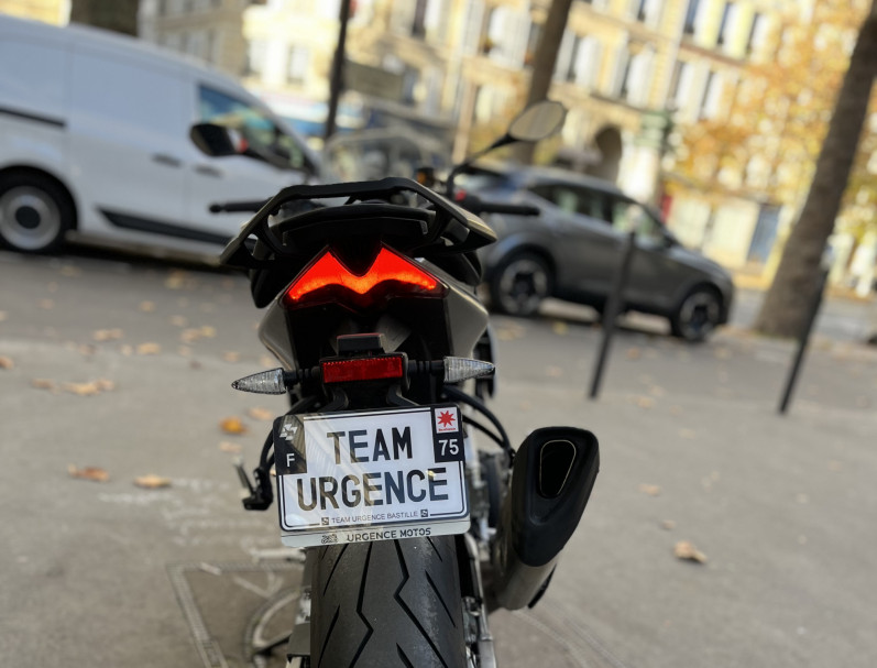 APRILIA TUONO 1100 V4 GRIS - 1ER MAIN 