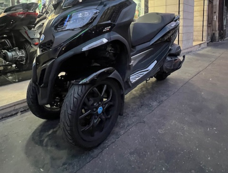 PIAGGIO MP3 530 HPE EXCLUSIVE 1ère main – en excellent état général - Garantie 1 an CMA