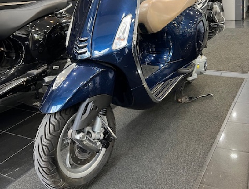 VESPA PRIMAVERA 125 EN TRES BON ETAT SUIVI ET HISTORIQUE COMPLET GARANTIE 3 MOIS 