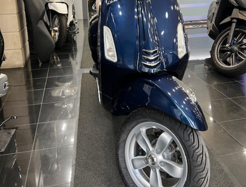 VESPA PRIMAVERA 125 EN TRES BON ETAT SUIVI ET HISTORIQUE COMPLET GARANTIE 3 MOIS 