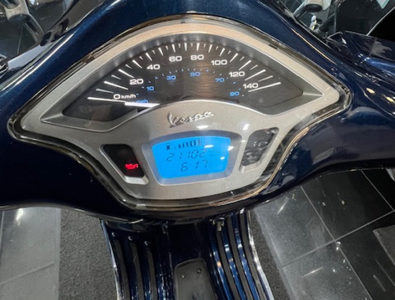 VESPA PRIMAVERA 125 EN TRES BON ETAT SUIVI ET HISTORIQUE COMPLET GARANTIE 3 MOIS 