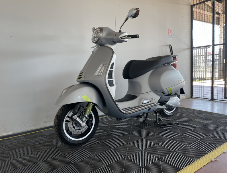 PIAGGIO VESPA GTS 300 SUPER TECH - VESPA GTS300 SUPERTECH