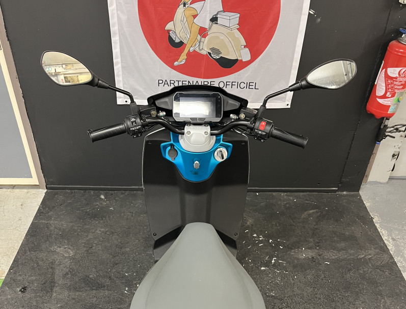 PIAGGIO 1 ACTIVE GARANTIE 24 MOIS BLANC/BLEU BON ETAT CRIT