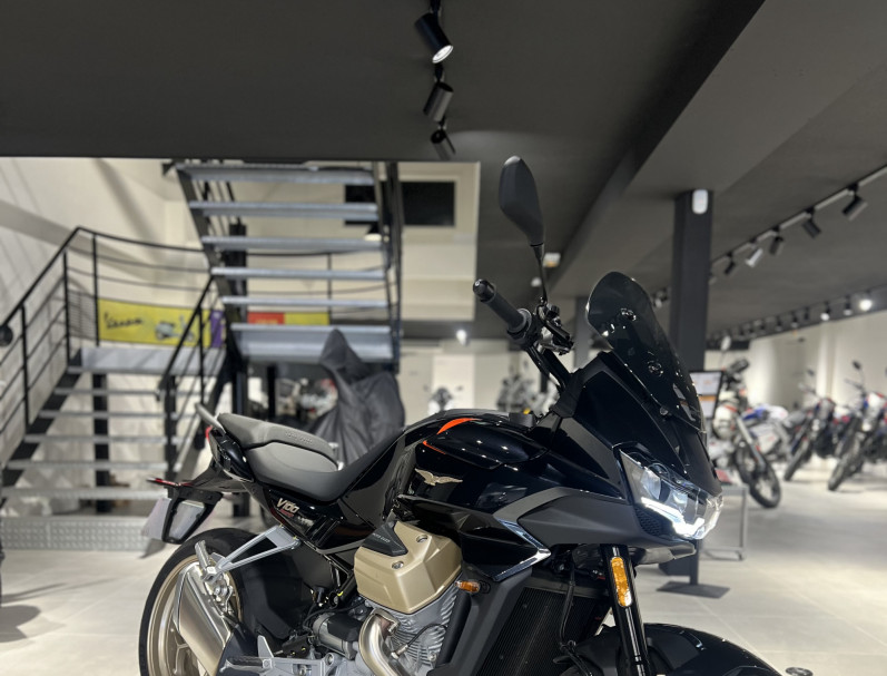 MOTO GUZZI V100  MANDELLO
