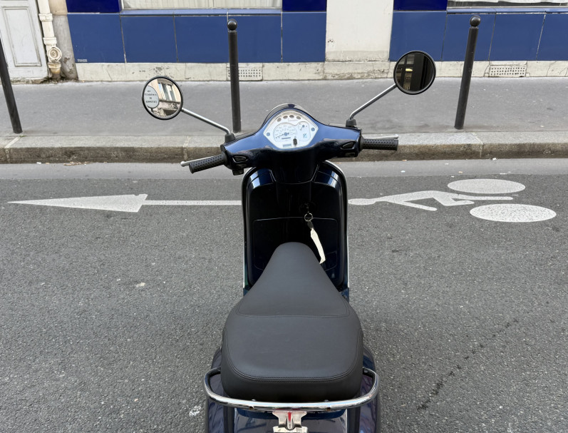 PIAGGIO LX 125 CC 4T GARANTIE 6 MOIS TRES BON ETAT BLEU BRILLANT CRIT