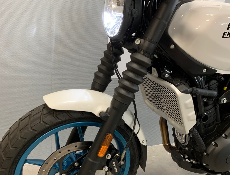 ROYAL ENFIELD Guerilla 450