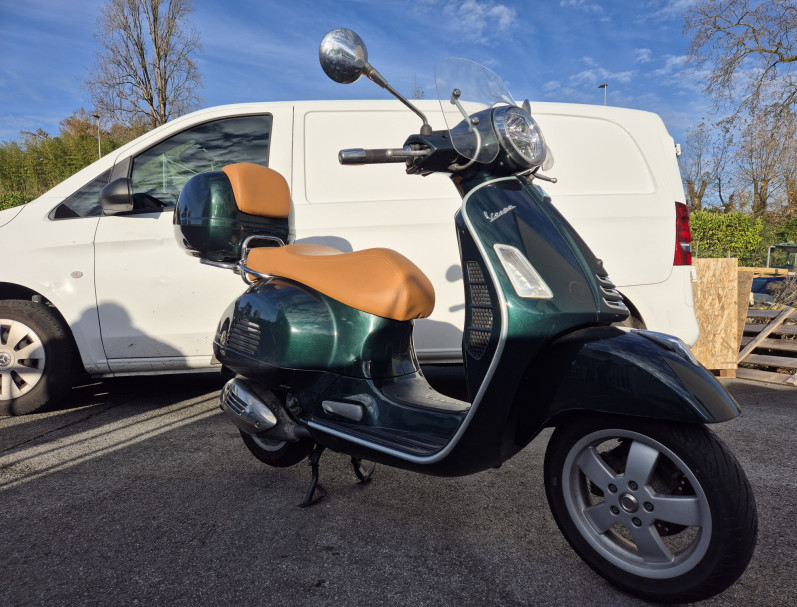 VESPA GTS 300 E4 VERT ANGLAIS