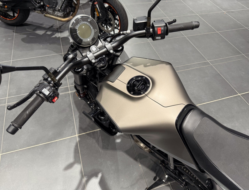 HUSQVARNA SVARTPILEN 701 / Garantie 