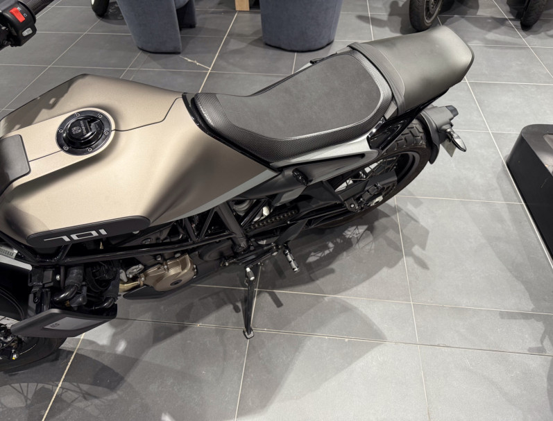 HUSQVARNA SVARTPILEN 701 / Garantie 