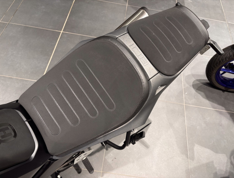 HUSQVARNA SVARTPILEN 801 / Garantie 