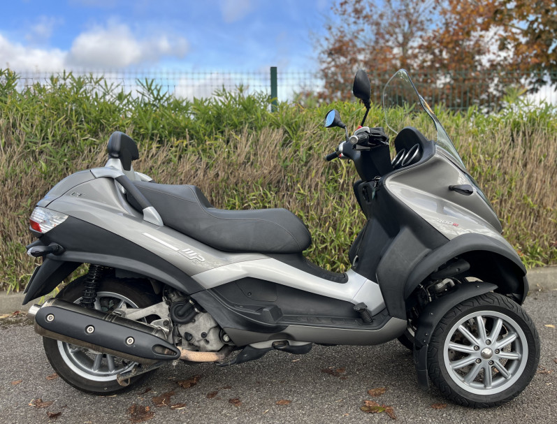 PIAGGIO MP3 400