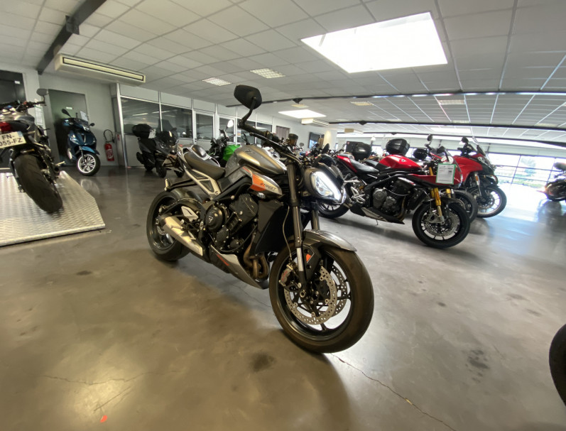 TRIUMPH STREET TRIPLE 765 RS
