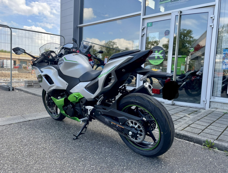 KAWASAKI Ninja 7 Hybrid