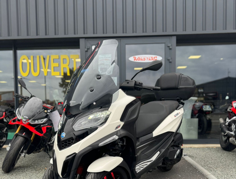 PIAGGIO MP3 400 HPE SPORT ABS ASR Blanc Luna