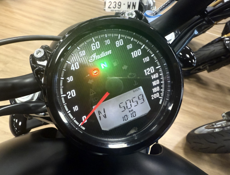 INDIAN SCOUT BOBBER 1200 V-PERF 5000kms!