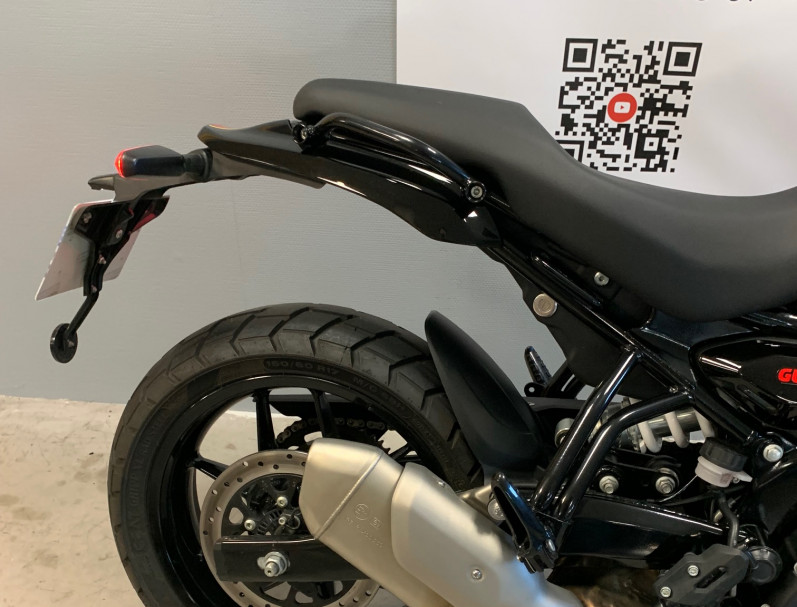 ROYAL ENFIELD Guerilla 450