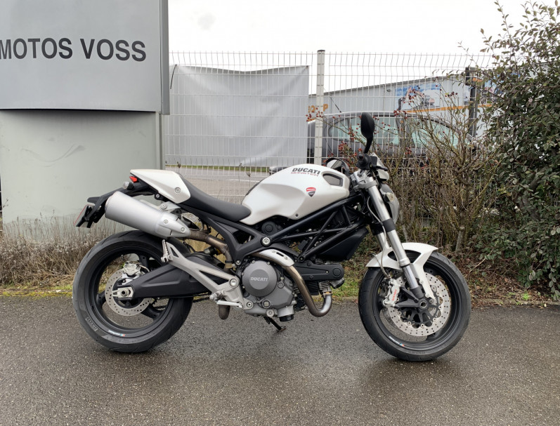 DUCATI MONSTER 696 +