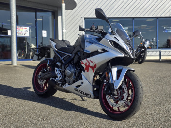 SUZUKI GSX-8R