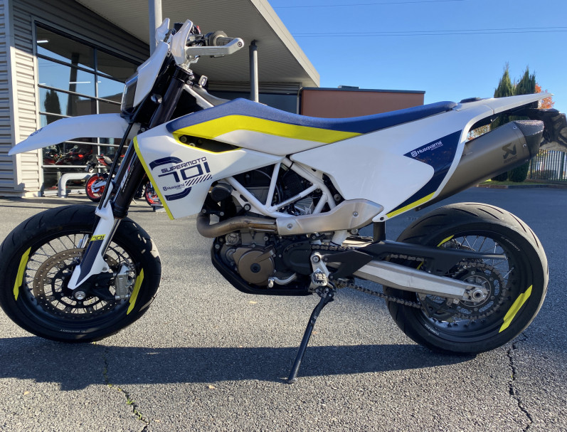 HUSQVARNA 701 SUPERMOTARD