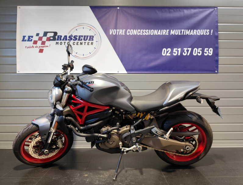 DUCATI MONSTER 821