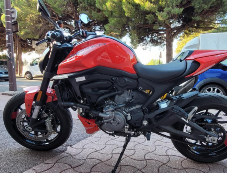 DUCATI MONSTER 937 RED