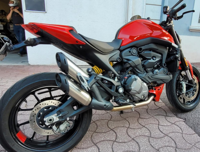 DUCATI MONSTER 937 RED