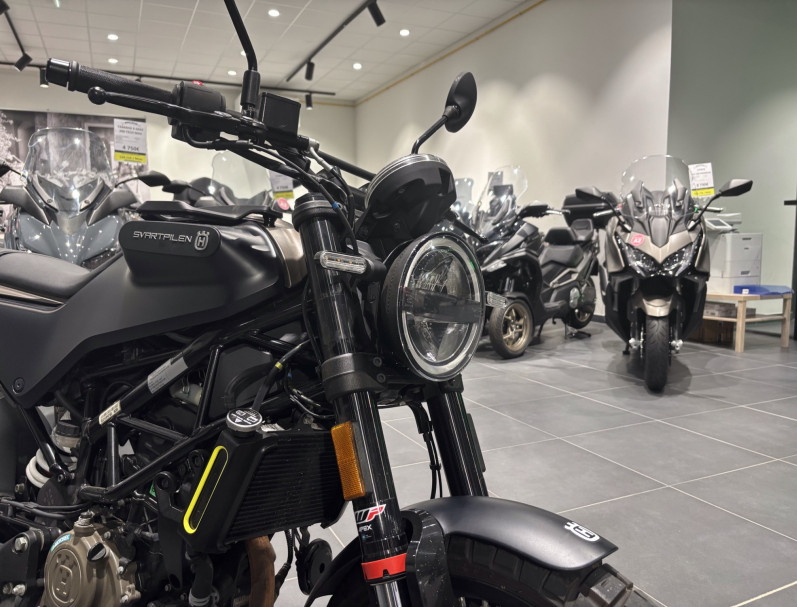 HUSQVARNA SVARTPILEN 125 / Garantie 