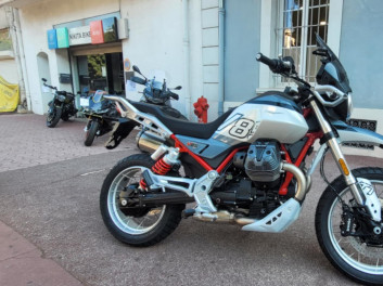 MOTO GUZZI V85 TT 850 GRIGIO TAMBORA