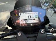 APRILIA DORSODURO 900 ABS NOIR BRIDE A2