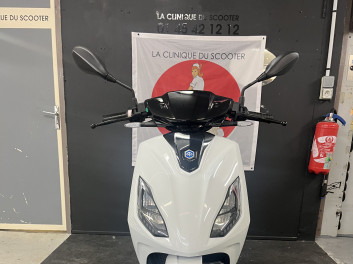 PIAGGIO 1 Electrique GARANTIE 24 MOIS BLANC BRILLANT BON ETAT CRIT