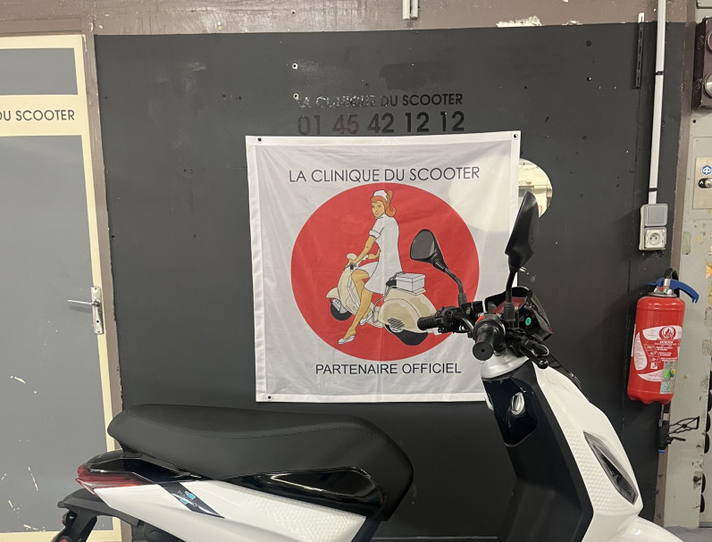 PIAGGIO 1 Electrique GARANTIE 24 MOIS BLANC BRILLANT BON ETAT CRIT