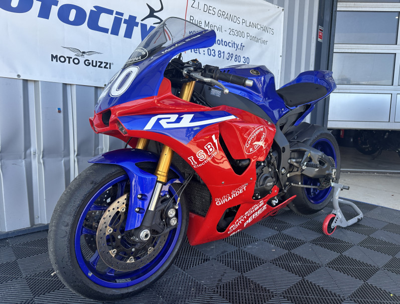 YAMAHA YZF 1000 R1