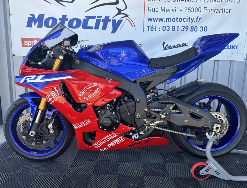 YAMAHA YZF 1000 R1