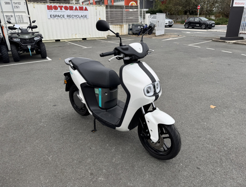 YAMAHA NEO