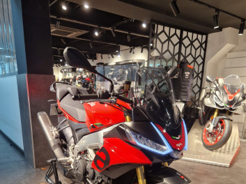 APRILIA TUONO 1100 V4