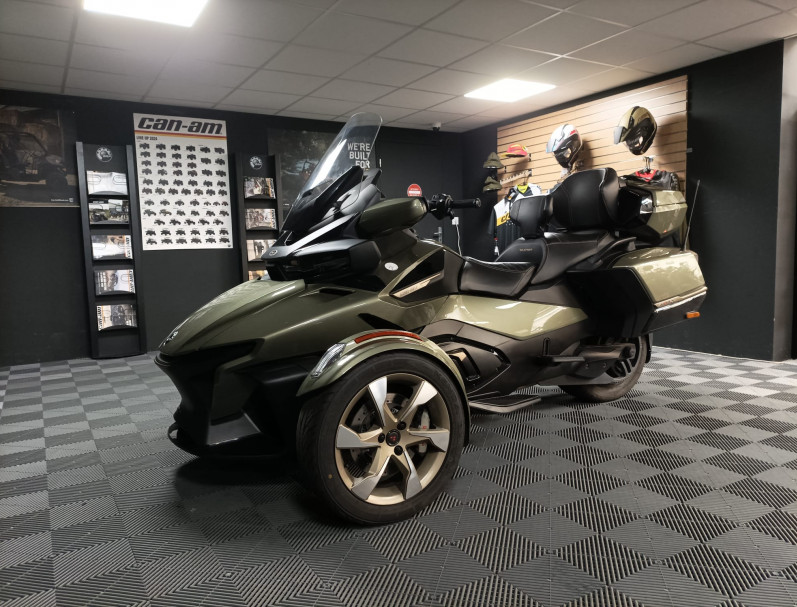 CAN-AM SPYDER RT SEA TO SKY 