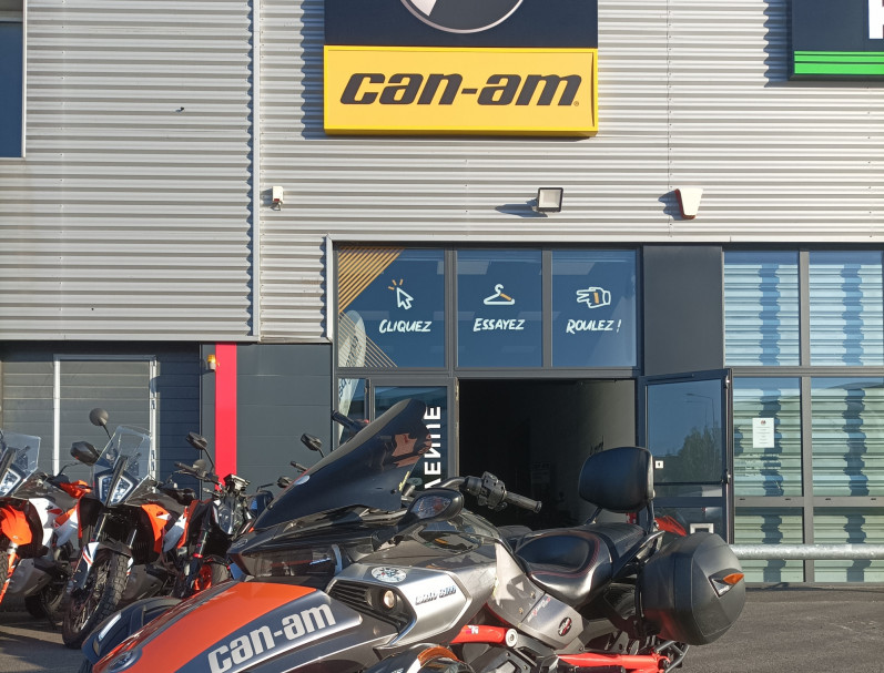 CAN-AM SPYDER F3