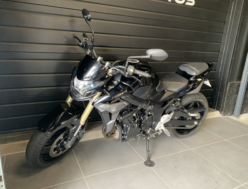 SUZUKI GSR 750