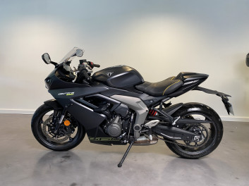 TRIUMPH DAYTONA 660