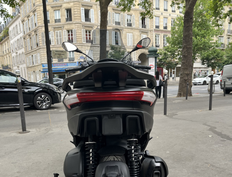 PIAGGIO MP3 530 HPE EXCLUSIVE - 1ER MAIN - NOIR MAT