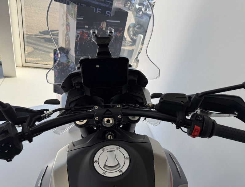 MOTO GUZZI V85 TT TRAVEL 850