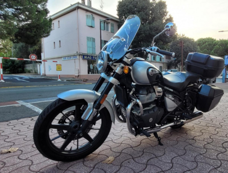 ROYAL ENFIELD SUPER METEOR 650