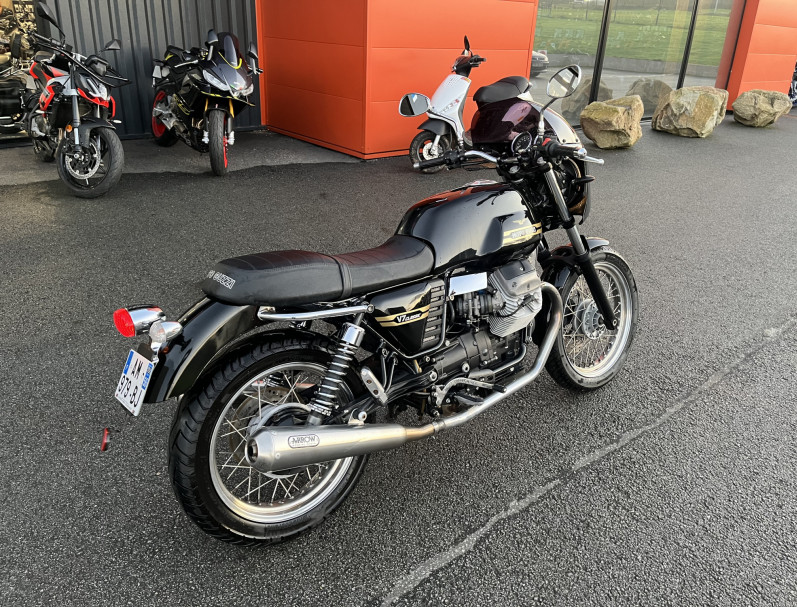 MOTO GUZZI V7
