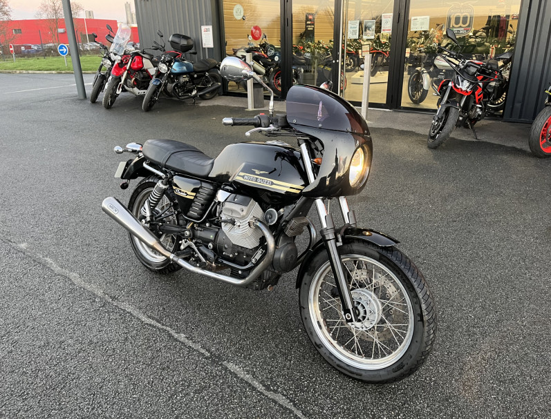 MOTO GUZZI V7
