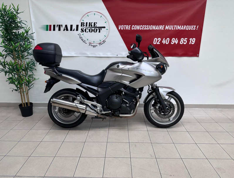 YAMAHA TDM 900