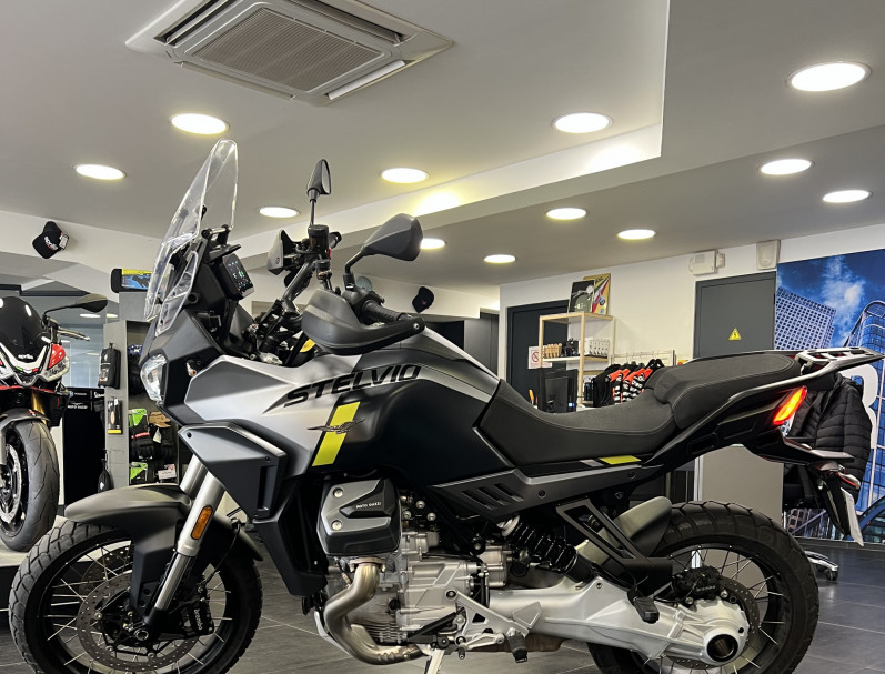 MOTO GUZZI STELVIO