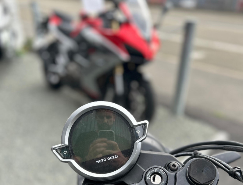 MOTO GUZZI V7 STONE VERDE