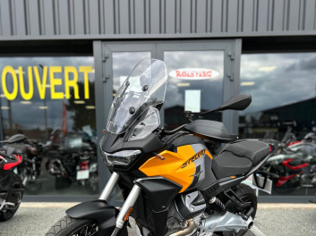 MOTO GUZZI STELVIO 1100 Giallo Savana