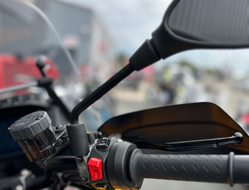 MOTO GUZZI STELVIO 1100 Giallo Savana